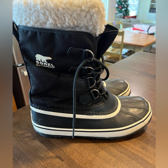 Sorel Women’s Winter Carnival Waterproof Boot
Size 10.5 ( Fit like 11 ) - Picture 2 of 6